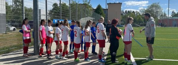 C1-Juniorinnen siegen überzeugend gegen die Jungs vom Brüeler SV